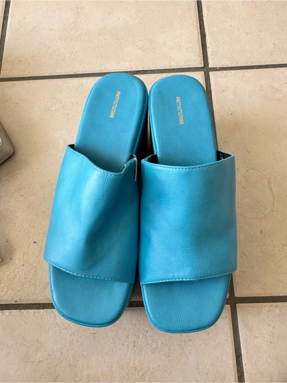 PrettyLittleThing Turquoise Platform Slide Sandals - Picture 4 of 5